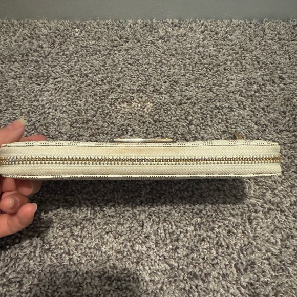 Michael Kors White Wallet Luxurious Gold Accents - Picture 4 of 7